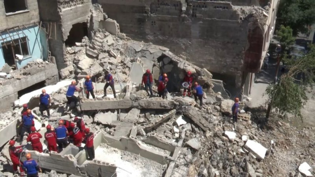 Şahinbey Belediyesi’nden gerçeği aratmayan deprem tatbikatı
