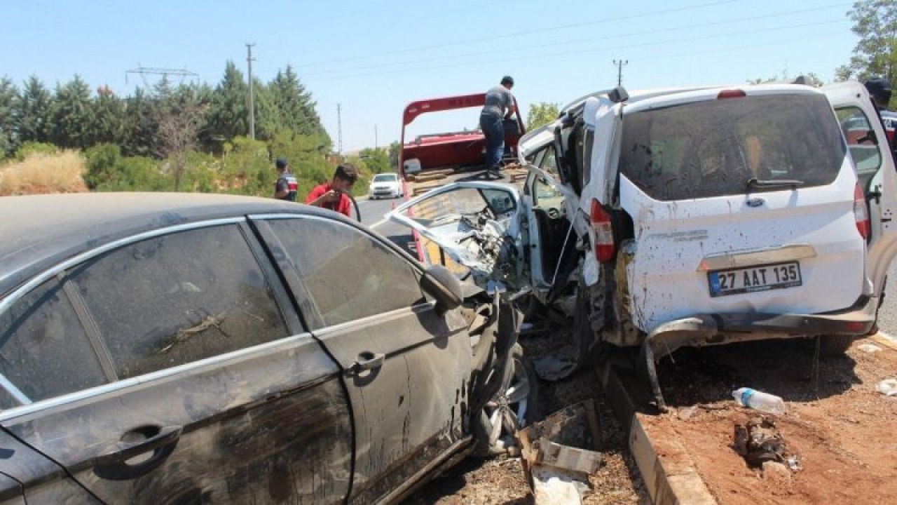 Video Haber...Gaziantep’te iki araç kafa kafaya çarpıştı: 2’si ağır 7 yaralı