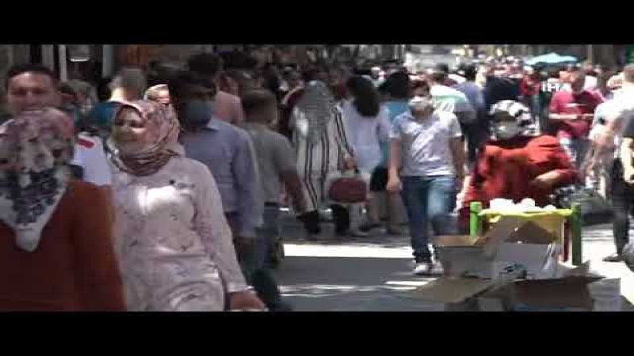 Gaziantep'liler 2 Yılın Acısını Çıkarıyor! Gaziantep’te çarşı ve pazarlarda bayram yoğunluğu