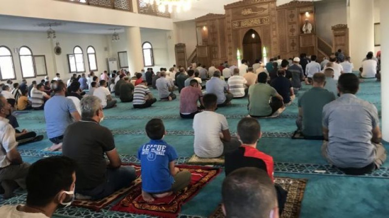 Gaziantep'te Kurban Bayramı namazında camiler doldu taştı