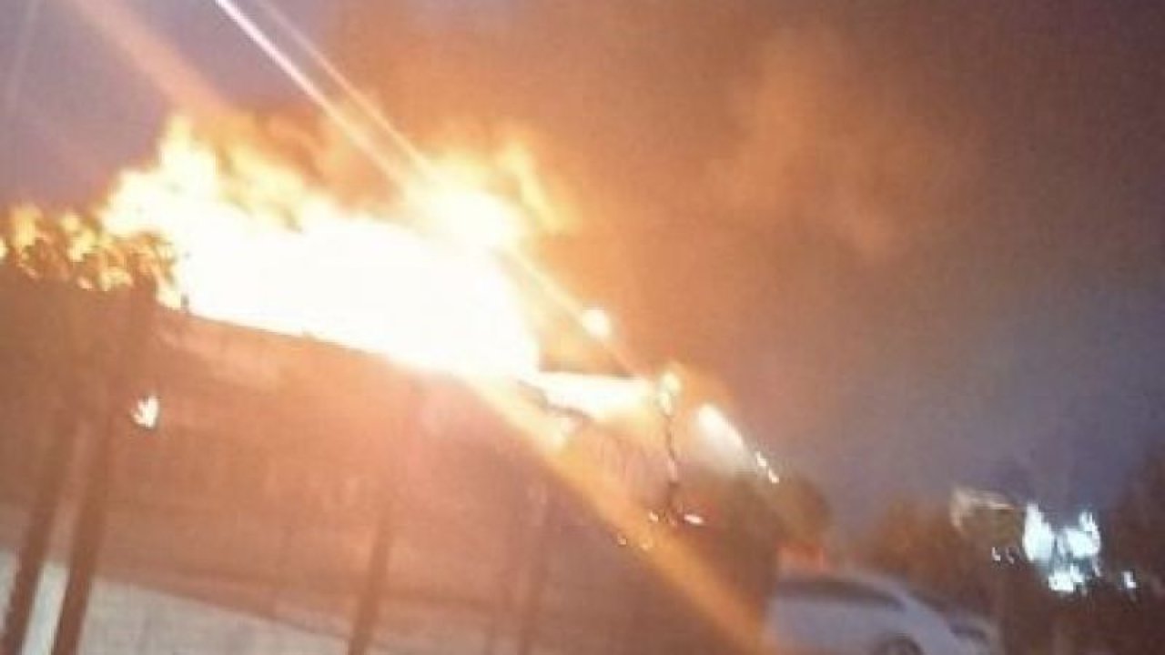 Son Dakika:Video Haber...İşte Detaylar...Gaziantep Organize’de Arkin Boya Fabrikasında yangın var?