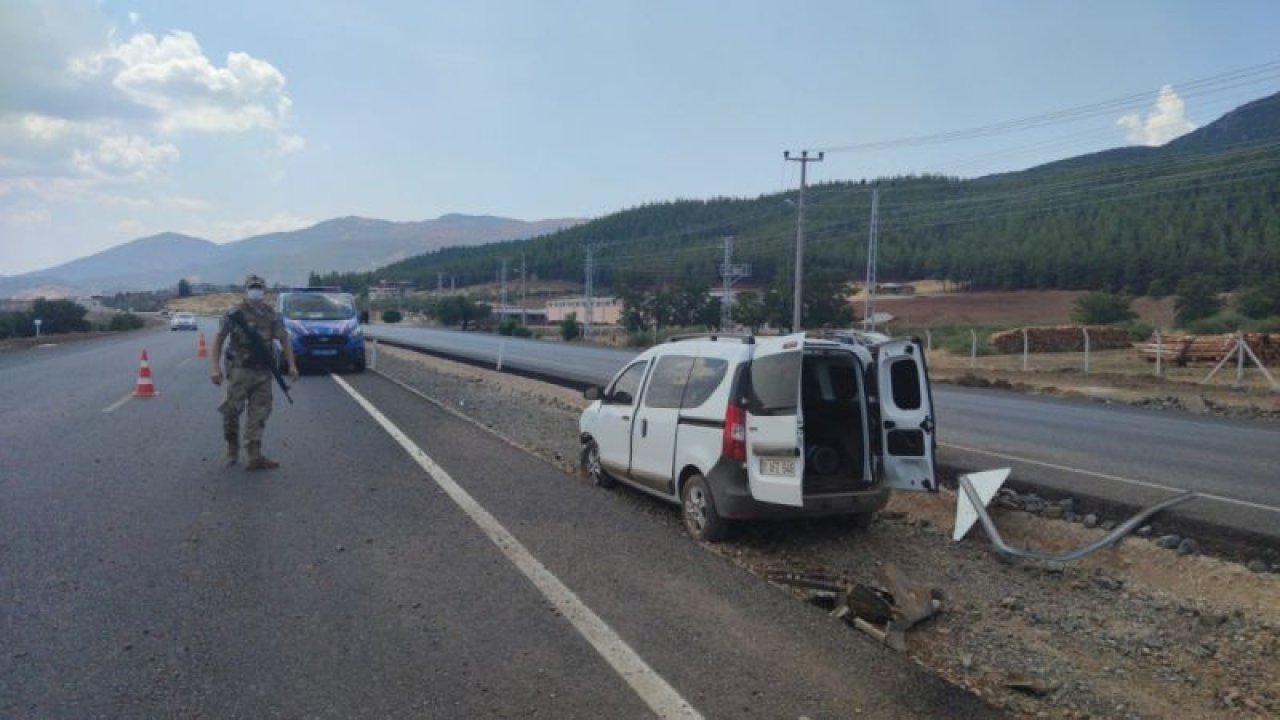 Son Dakika:Video Haber...Gaziantep’te ticari araç takla attı: 1 ölü, 3 yaralı