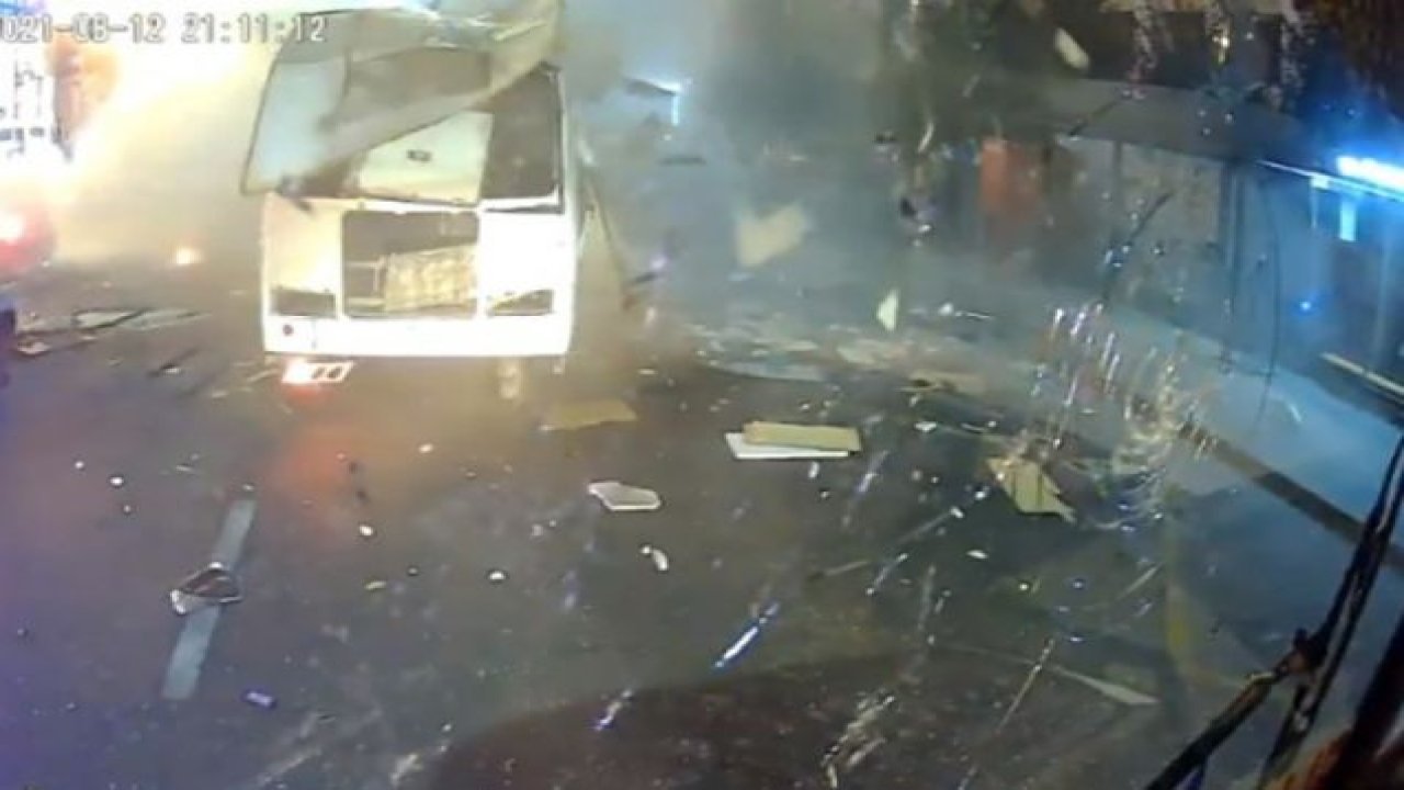 Otobüsteki patlama anı kamerada