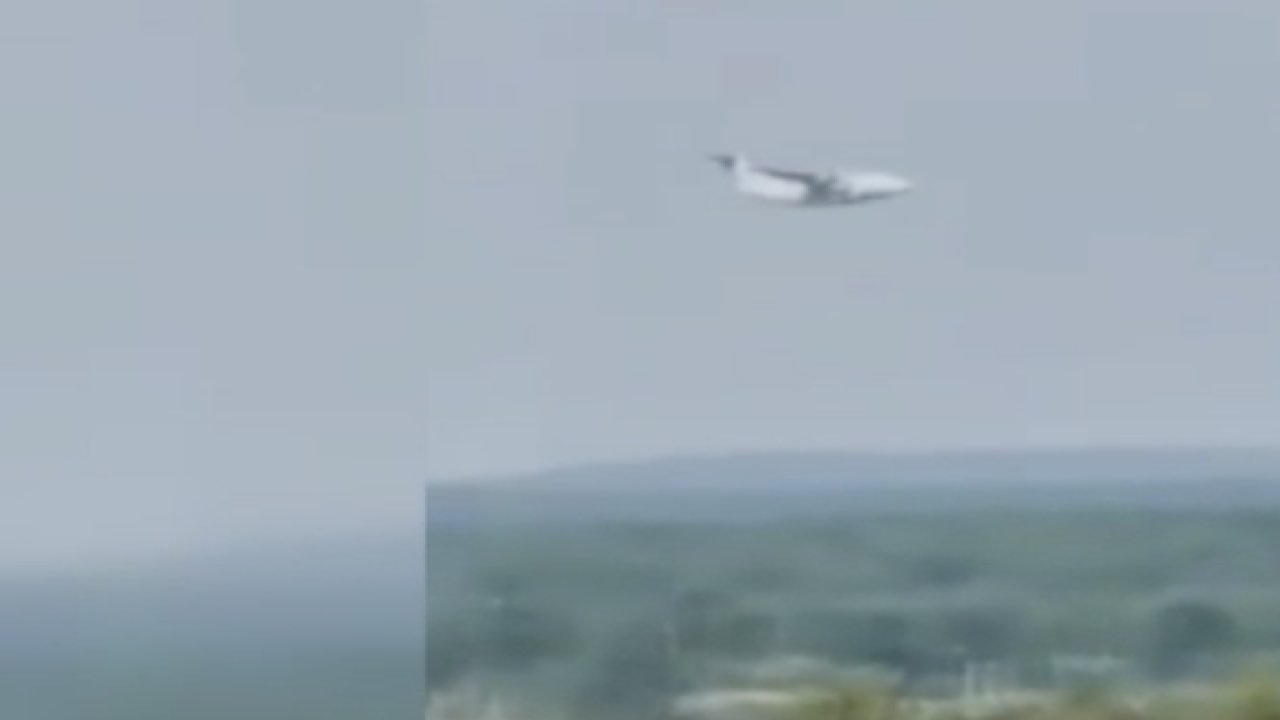 Video Haber...3 kişinin bulunduğu askeri nakliye uçağı böyle düştü