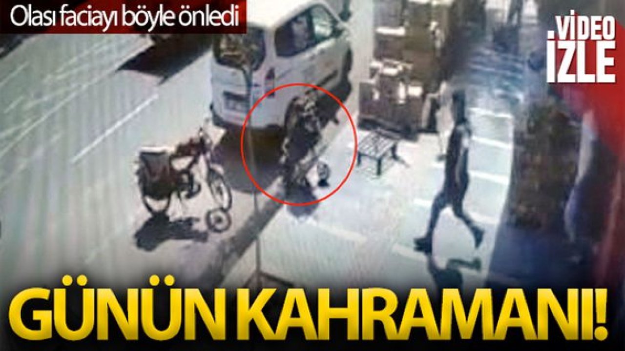 Son Dakika:Video Haber...Yola doğru hareket eden bebek arabasını market çalışanı yakaladı