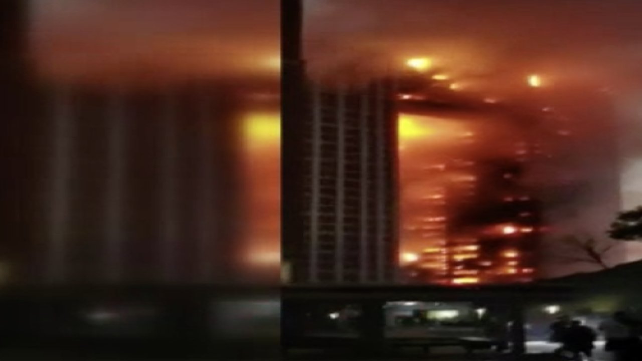 Çin’de 101 katlı binada yangın