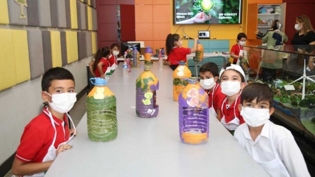 Foto Haber:Büyükşehir, hayvanları koruma gününde öğrencilerle mama ve su kabı yaptı