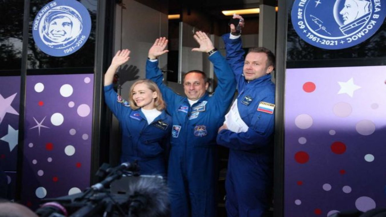 Rus yönetmen ve oyuncu uzaydaki ilk film çekimi için yola çıktı