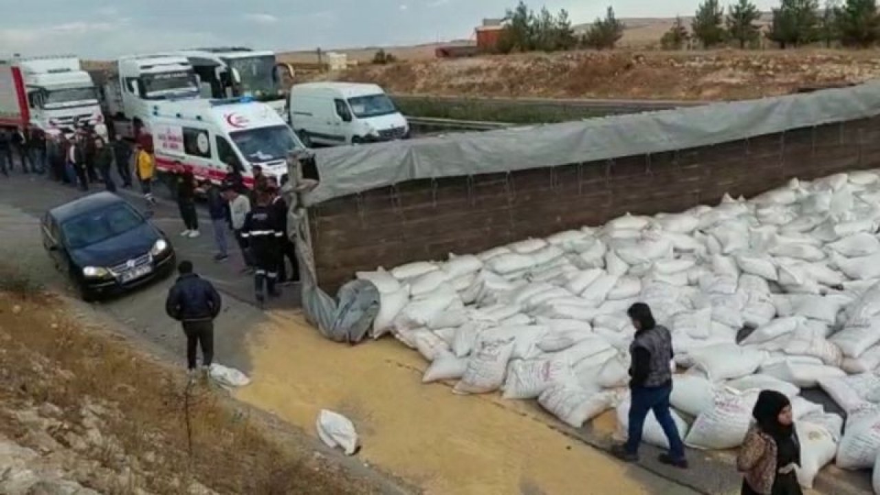 Son Dakika: Video Haber...Gaziantep'te Devrilen tır otoyolu kapattı, kilometrelerce araç kuyruğu oluştu