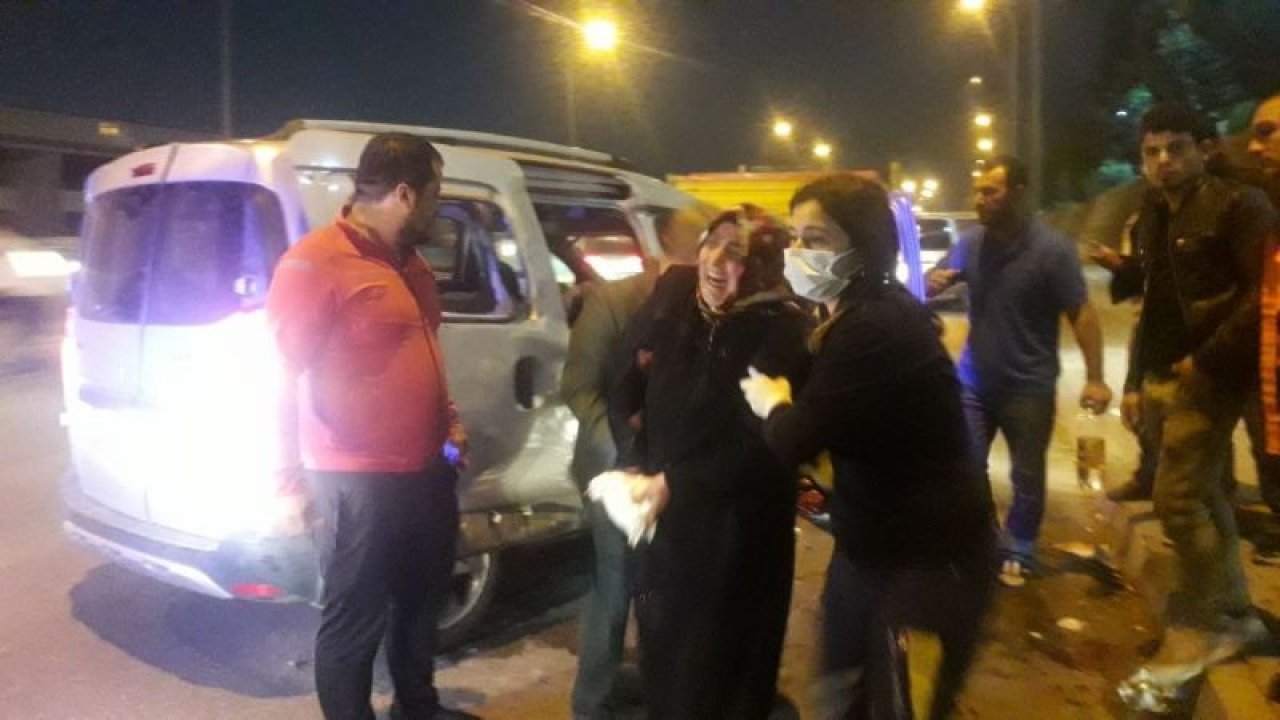 Son Dakika: Video Haber...Gaziantep'te otomobil ile çarpışan araç bariyerlere çıkarak yan yattı: 4 yaralı