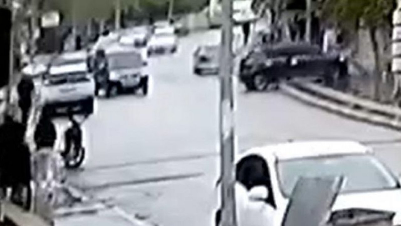 Video Haber...Gaziantep'te iki otomobilin çarpışma anı kameralara yansıdı