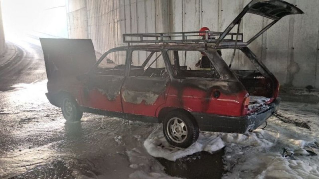 Son Dakika:Video Haber...Gaziantep'te seyir halindeki otomobil cayır cayır yandı