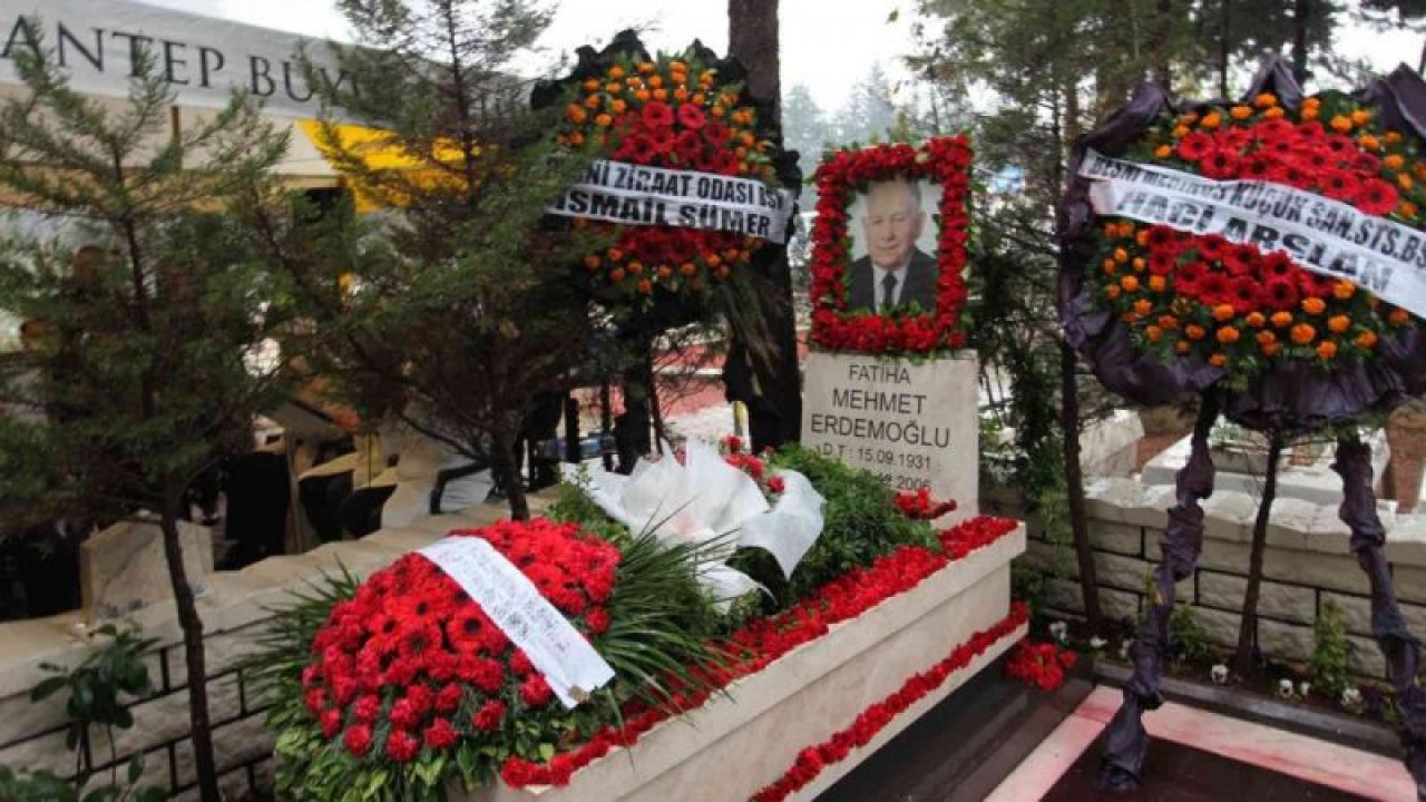 Merhum Mehmet Erdemoğlu mezarı başında anıldı