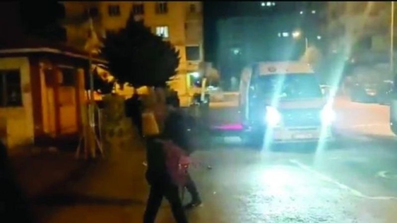 Son Dakika: Video Haber...Gaziantep'te Veliler İsyanda! Zifiri Karanlıkta Öğrenciler Okula Gidiyor!
