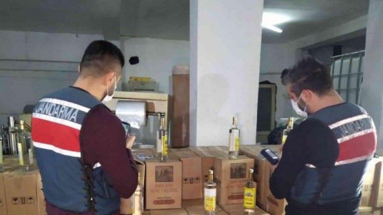 Gaziantep'te 4 şişe kaçak alkol ve 6 bin 20 paket sigara ele geçirildi