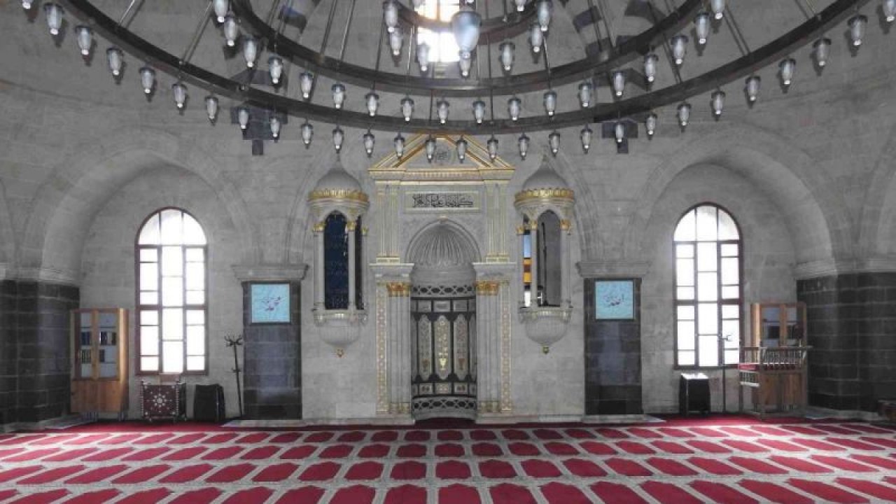 Video Haber...Gaziantep’in tarihi camileri hatlarla donatıldı