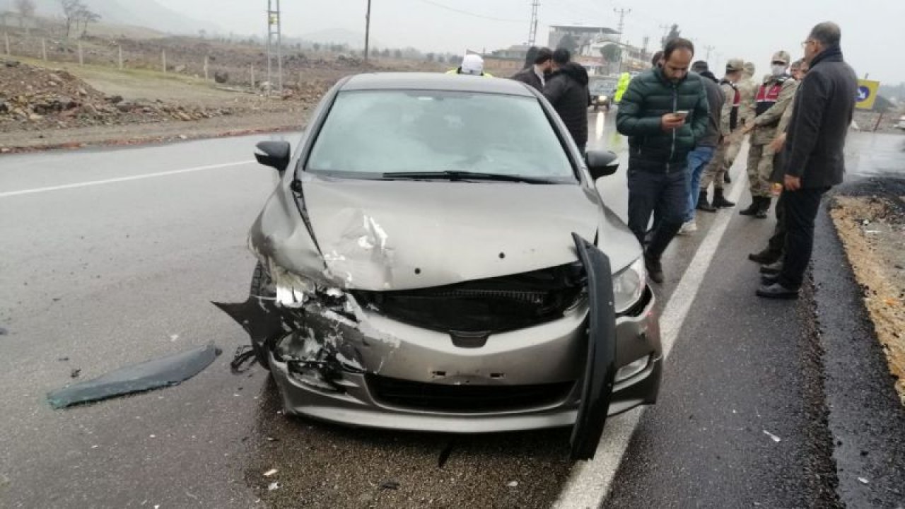 Gaziantep'te iki otomobilin çarpışması sonucu 6 kişi yaralandı