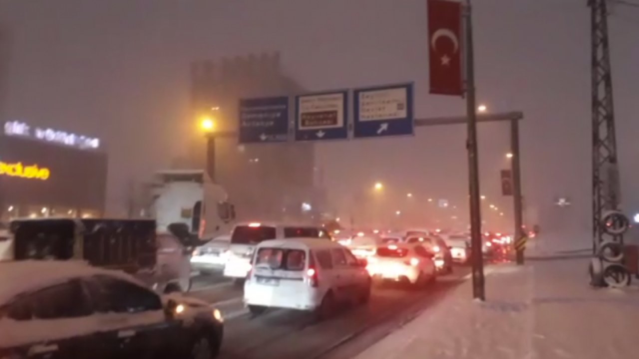 Son Dakika: Video Haber...Gaziantep Kar Yağışı Resmen Izdırap Oldu! İpek Yolunda Trafik Tıkandı, Kilometrelerce Kuyruk Oluştu!