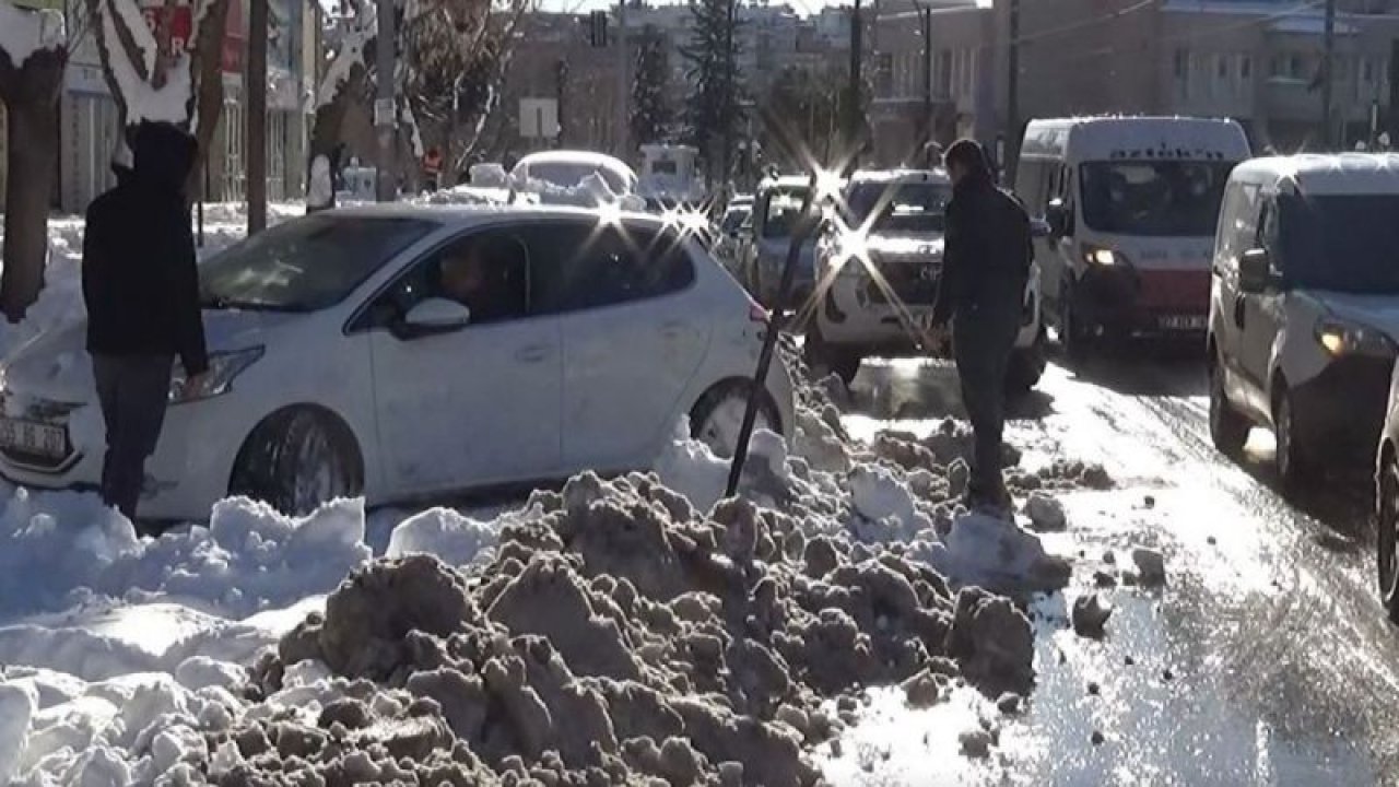 Foto Haber: Gaziantep’te yoğun kar yağışı sonrası hayat normale dönüyor