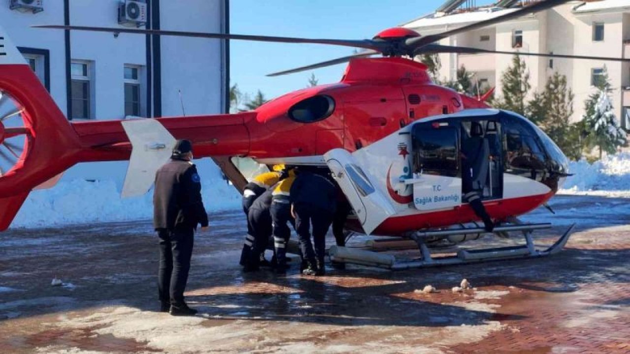 Son Dakika:Video Haber...Gaziantep'te Ambulans helikopter doğum sancısı tutan kadın için havalandı
