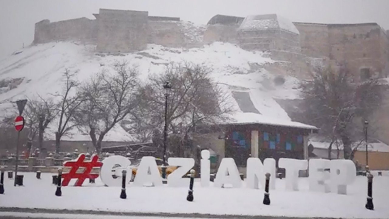 Son Dakika: Ve! Kar Gaziantep'te Başladı!Gaziantep'te korkulan Kar Yağışı Yeniden  Başladı!