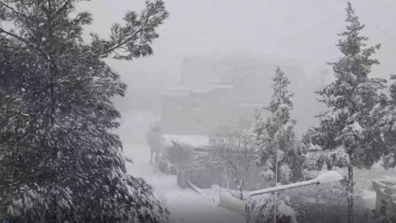 Son Dakika: Gaziantep'in Araban İlçesi Kara Gömüldü...Kar Kalınlığı 65 santimetre'ye Ulaştı