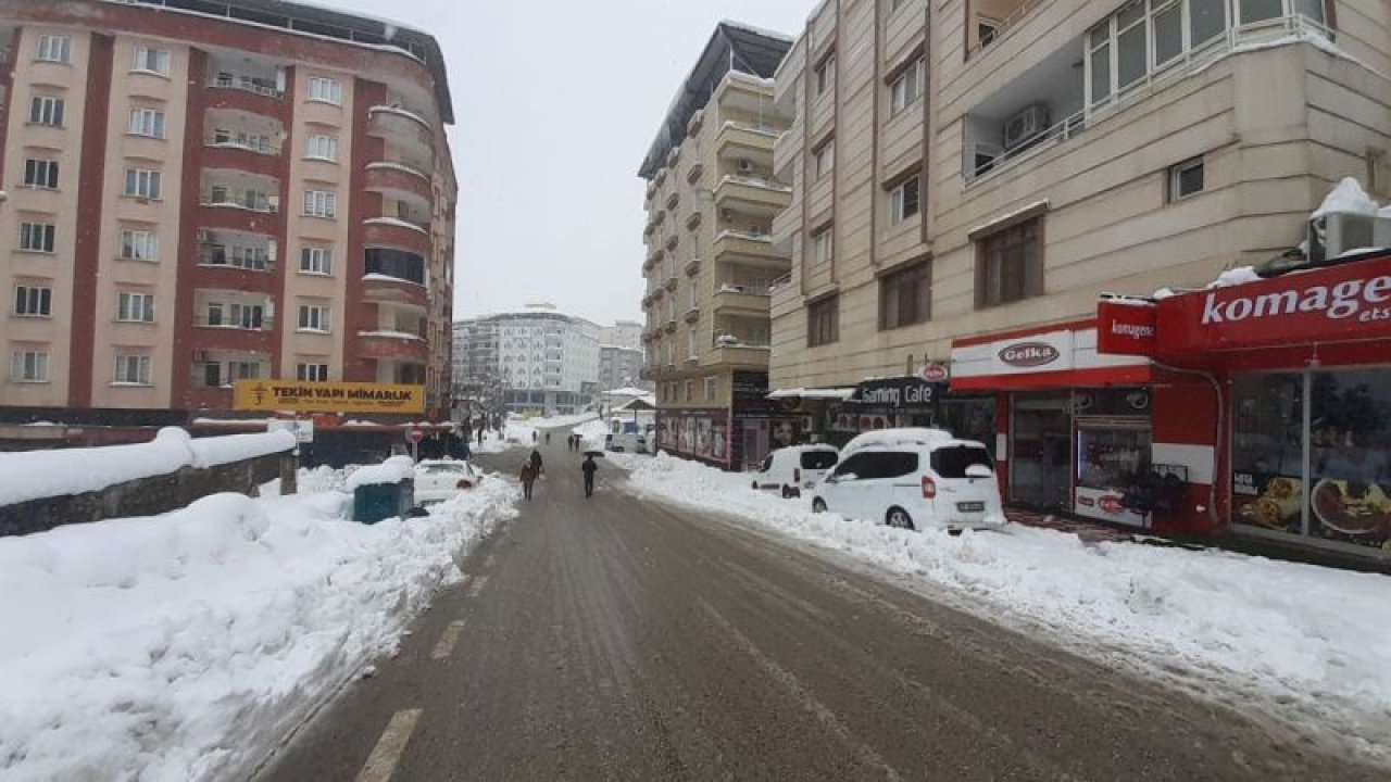 İslahiye’de yoğun kar yağışı sürüyor