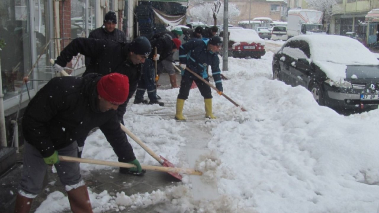 Son Dakika: Gaziantep'te olağanüstü bir kar mücadelesi var
