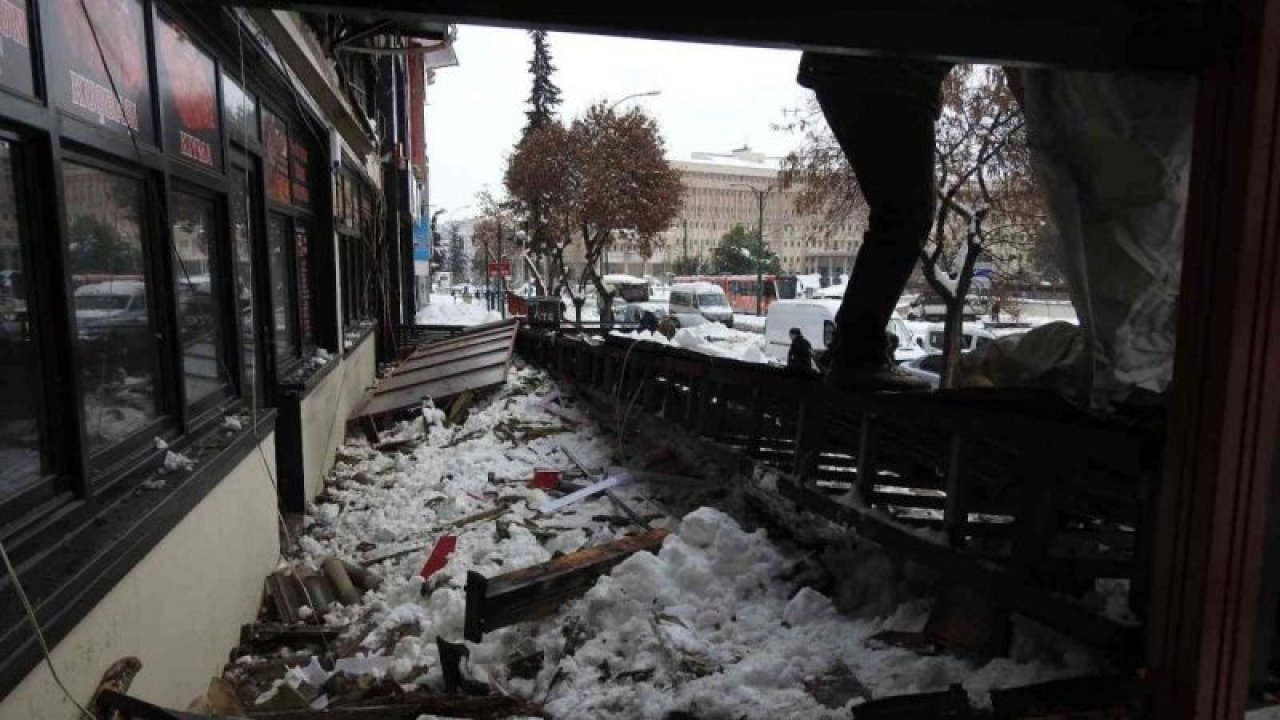 Son Dakika: Video Haber...Gaziantep'te Restoranın Çatısı Çöktü!Çökme anı kamerada