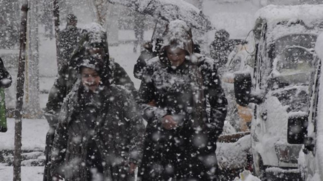 Son Dakika:Gaziantep Akşam Saatlerine Dikkat!  Gaziantep, Kilis ve Kahramanmaraş için peş peşe kuvvetli kar uyarısı yapılıyor!