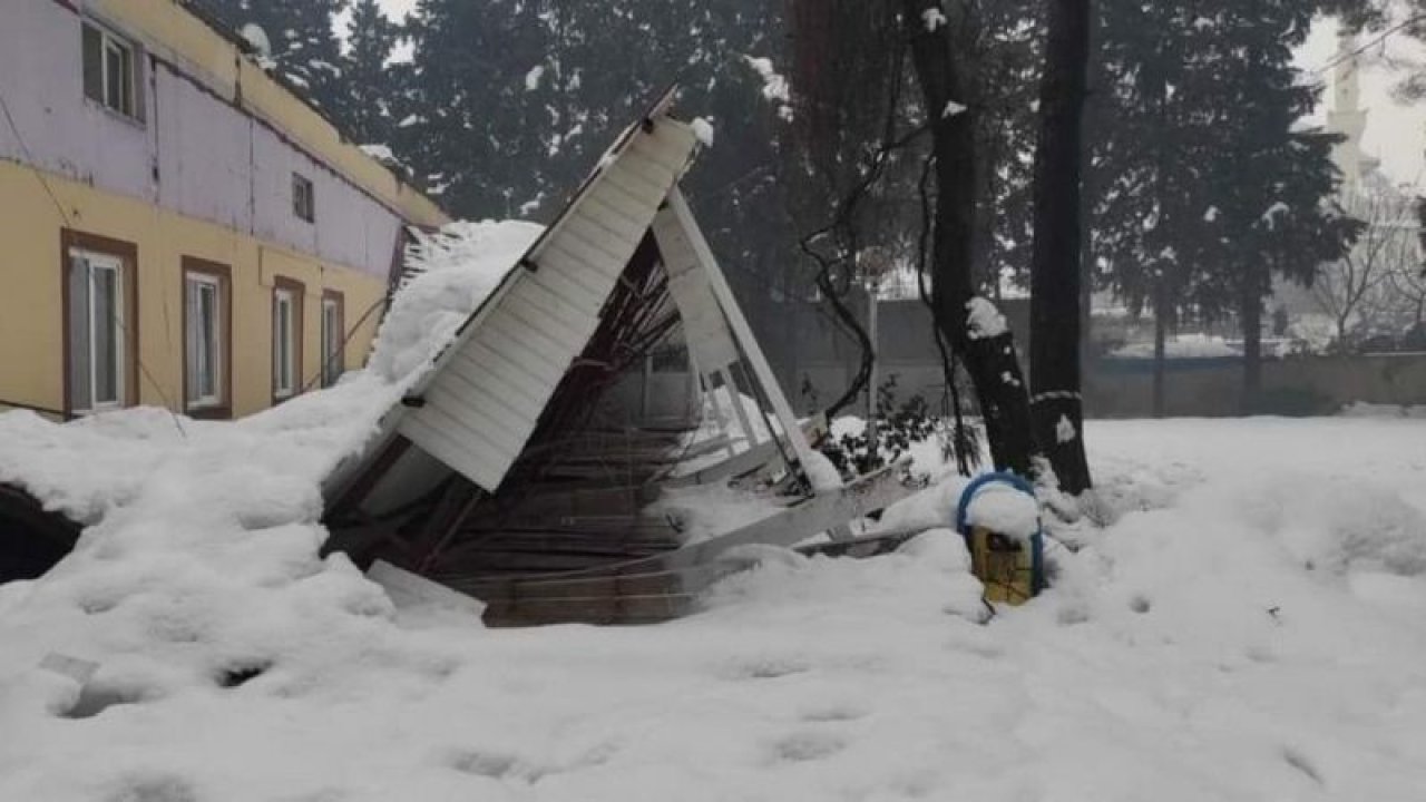 Son Dakika: Kahramanmaraş’ta kar nedeniyle çatılar çöktü