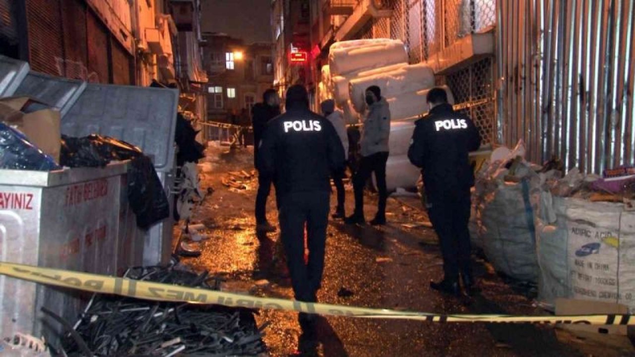 Video Haber...Ailesi Gaziantep'te yaşayan madde bağımlısı şahıs yaktığı ateş üzerine sıçrayınca feci şekilde yanarak öldü
