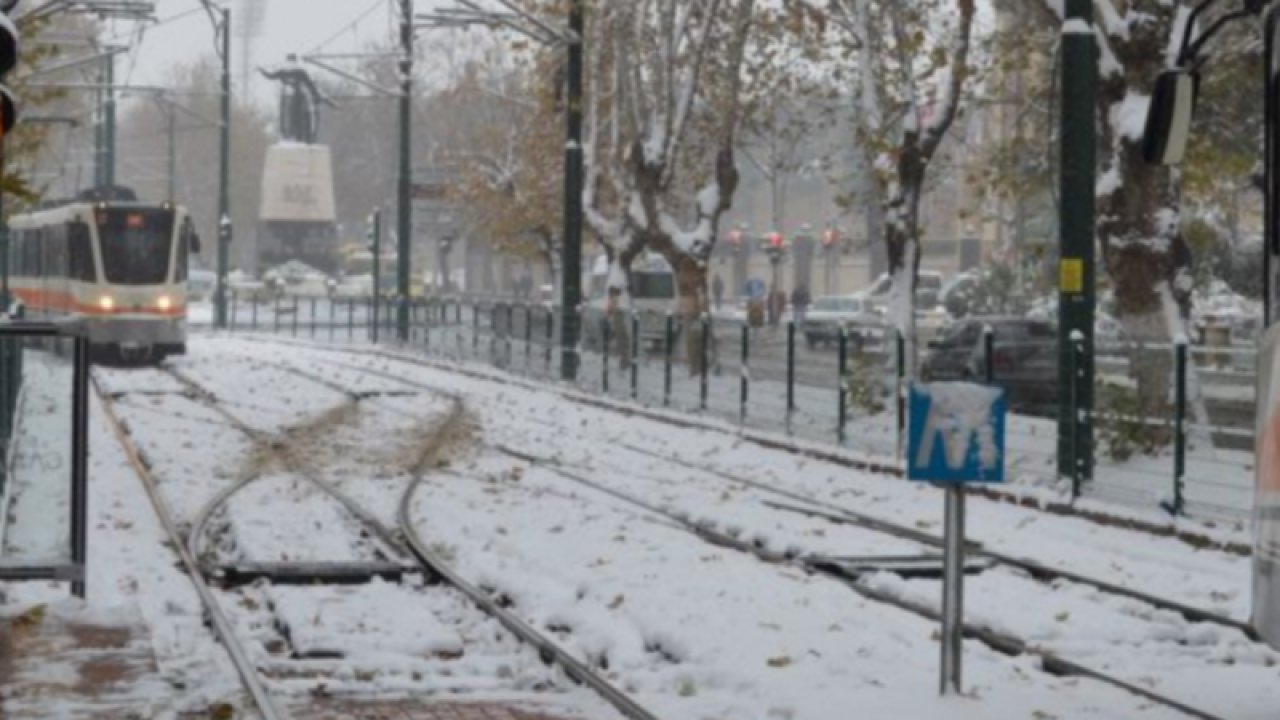 Son Dakika: Gaziantep'te Kar Yağışı Yoğunlaştı...Yarın Sabah 31 Ocak 2O22 Pazartesi Devam Edecek mi? Gaziantep için Hava Tahminleri Neler? Ulaşımda Gaziantep'te 'KAR' engeli Olacak mı?