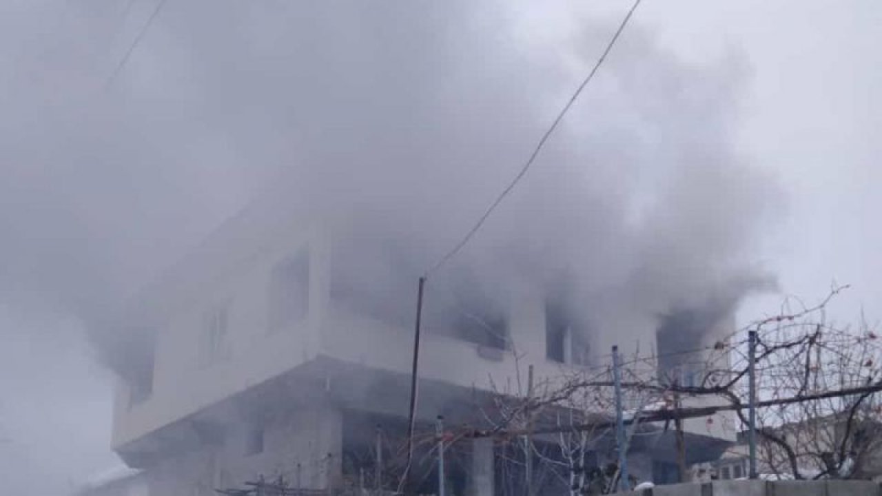 Son Dakika...Gaziantep'te korkutan yangın....Evde çıkan yangın söndürüldü