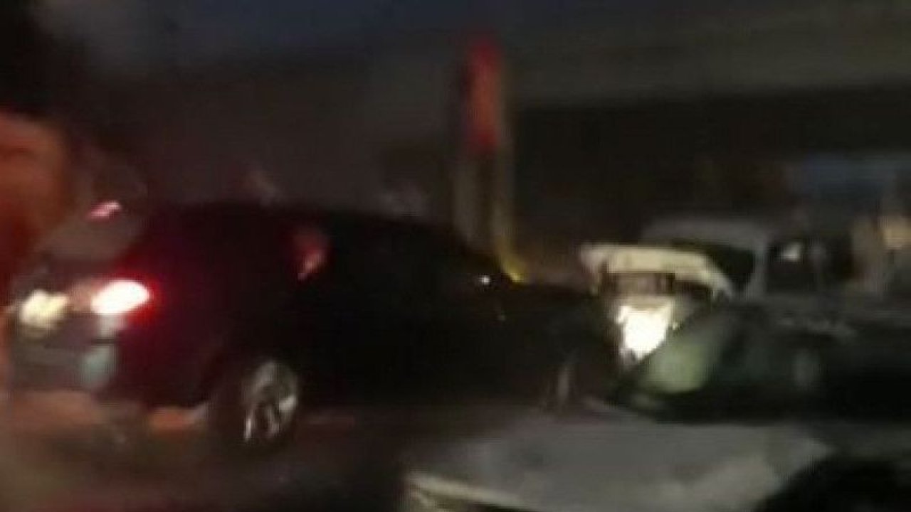 Son Dakika: Video Haber...Gaziantep'te 10'larca Araç Birbirine Girdi! Gaziantep’te zincirleme trafik kazası anı kamerada