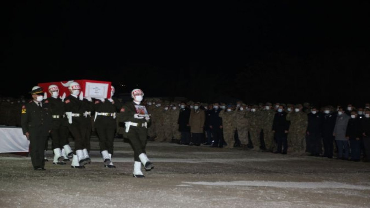 Son Dakika  Şırnak'ta havan saldırısında şehit olan Tarık Tarcan isimli askerin cenazesi Eskişehir'e uğurlandı