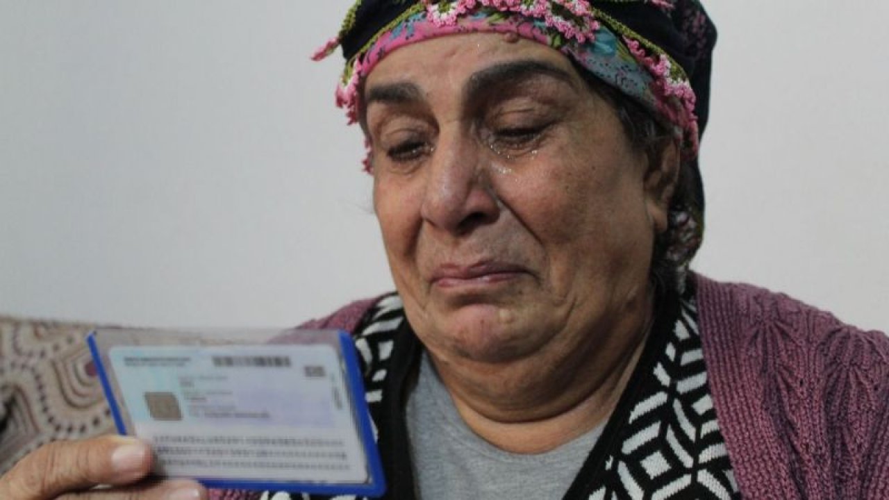 Video Haber: Gaziantep'te 74 Yıldır Kimliksiz Yaşaşayan Kadın Kimliğine Kavuştu! 74 yıl sonra kimliğine kavuştu, “Sevgilime kavuştum” diyerek hüngür hüngür ağladı