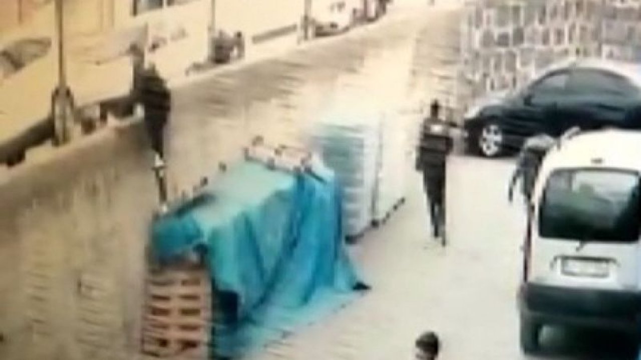 Son Dakika: Video Haber...Gaziantep'te Hırsız Linç Edilecekti! Market çalışanlarının elinden kıl payı kurtuldu