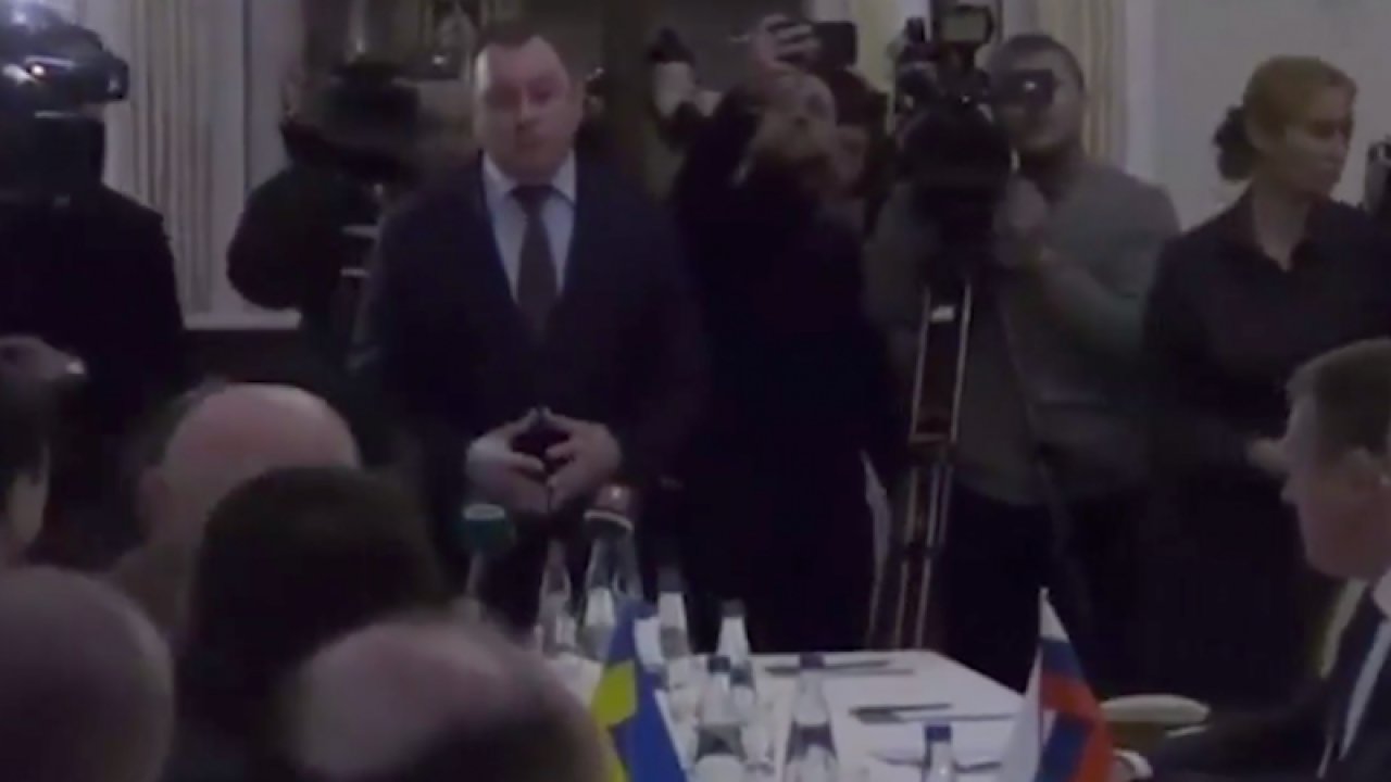 SON DAKİKA: Ukrayna ve Rusya masaya oturdu! Gözler Ukrayna-Belarus sınırındaki müzakerelerde...Kremlin duyurdu: Açıklanmayacak