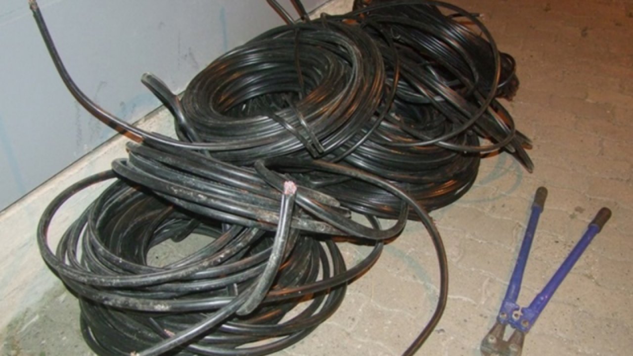 Gaziantep'te hırsızlar elektrik kablolarına dadandı! Gaziantep'te kablo hırsızlığı, elektrik hizmetinde mağduriyete neden oluyor...