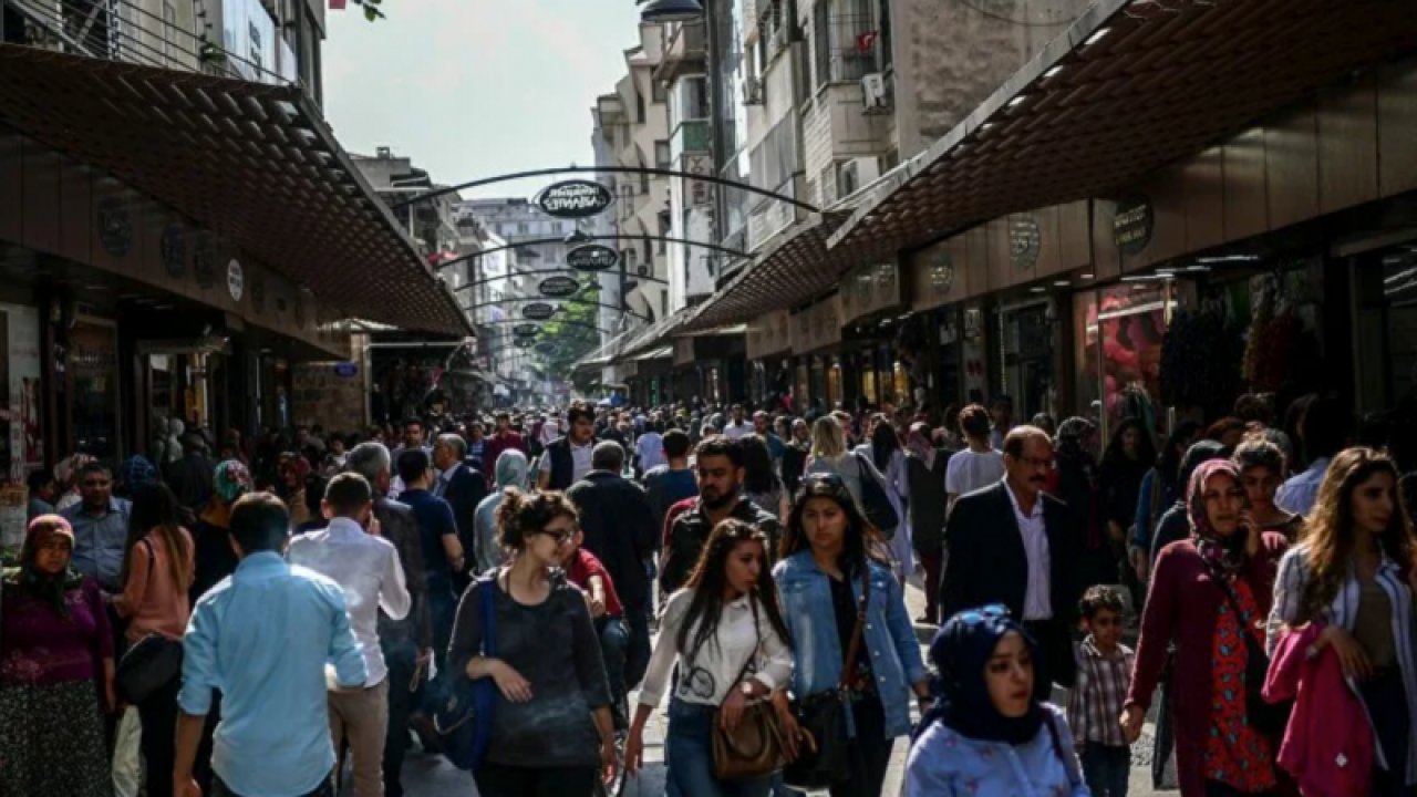 Video Haber:İşte Gaziantep'in en kalabalık caddeleri...İstanbul İstiklal caddesi = Gaziantep Gaziler Caddesi