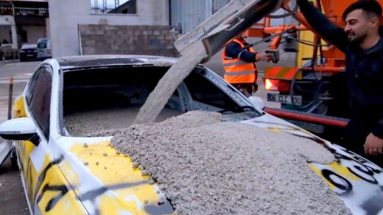 Video Haber: Şakanın dozunu kaçırıp 700 bin TL’lik otomobilin içine beton döktüler...Sosyal Medya Fenomenlerinden Çılgınlık