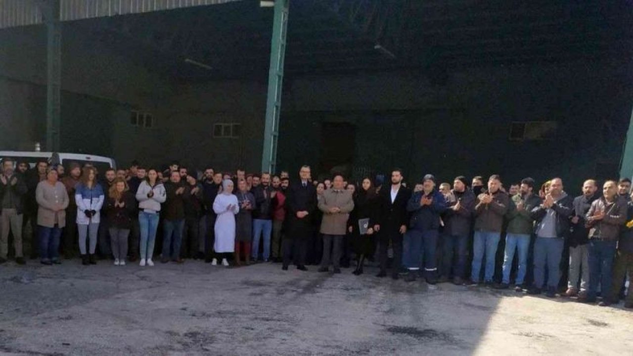 Gaziantep'te Fabrika Elektriksiz Kaldı 250 İşçi İşsiz Kalacak! İşçilerden Alkışlı Elektrik Protestosu...