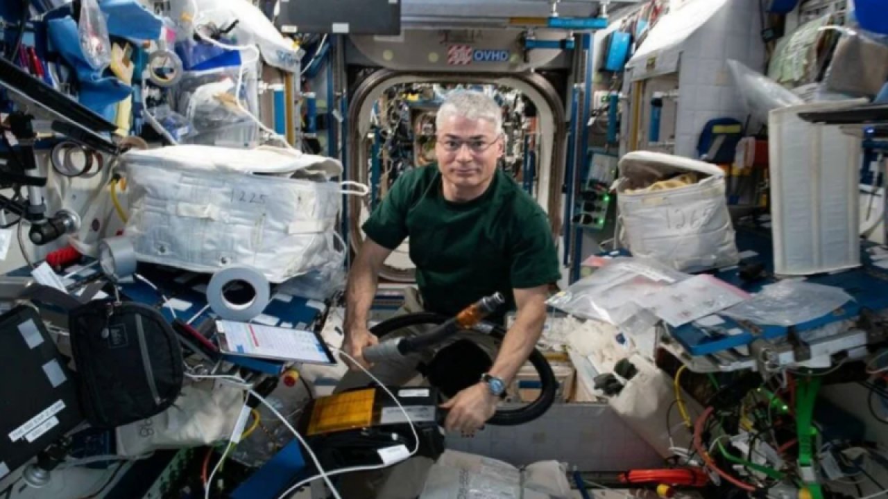 NASA astronotu uzayda yeni bir rekor kırdı