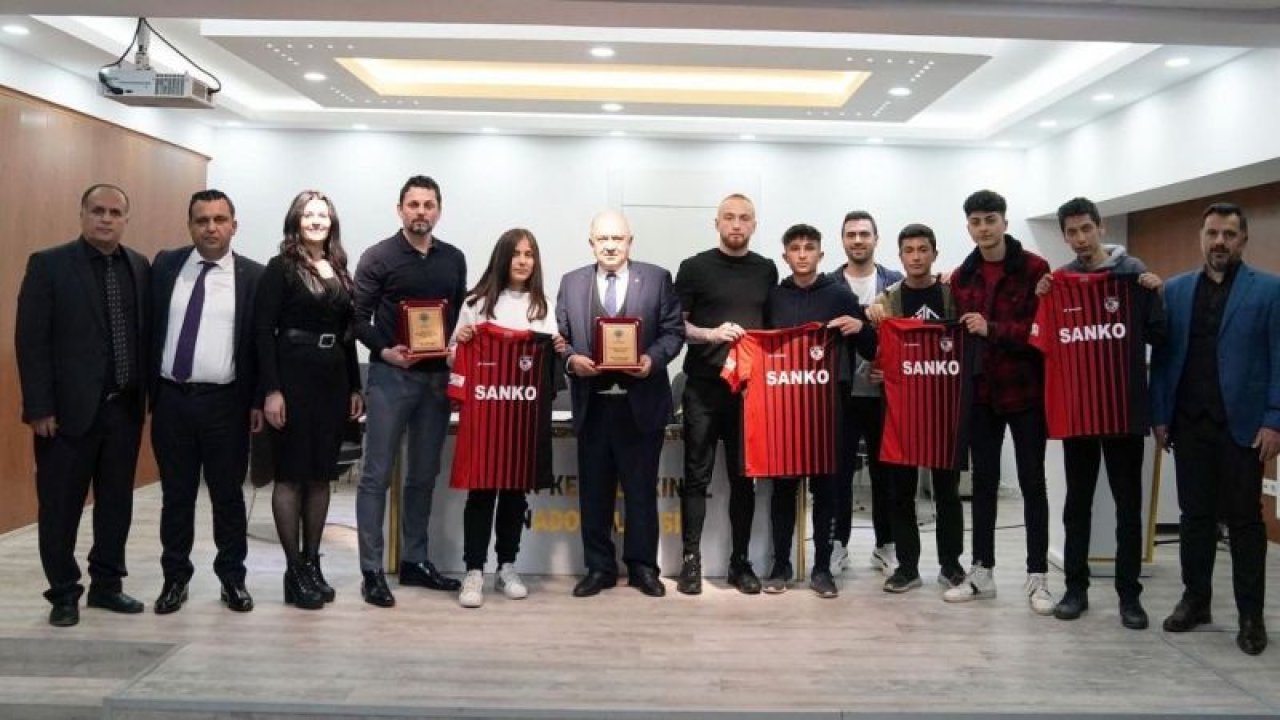 Gaziantep FK'lı oyuncular öğrencilerle buluştu