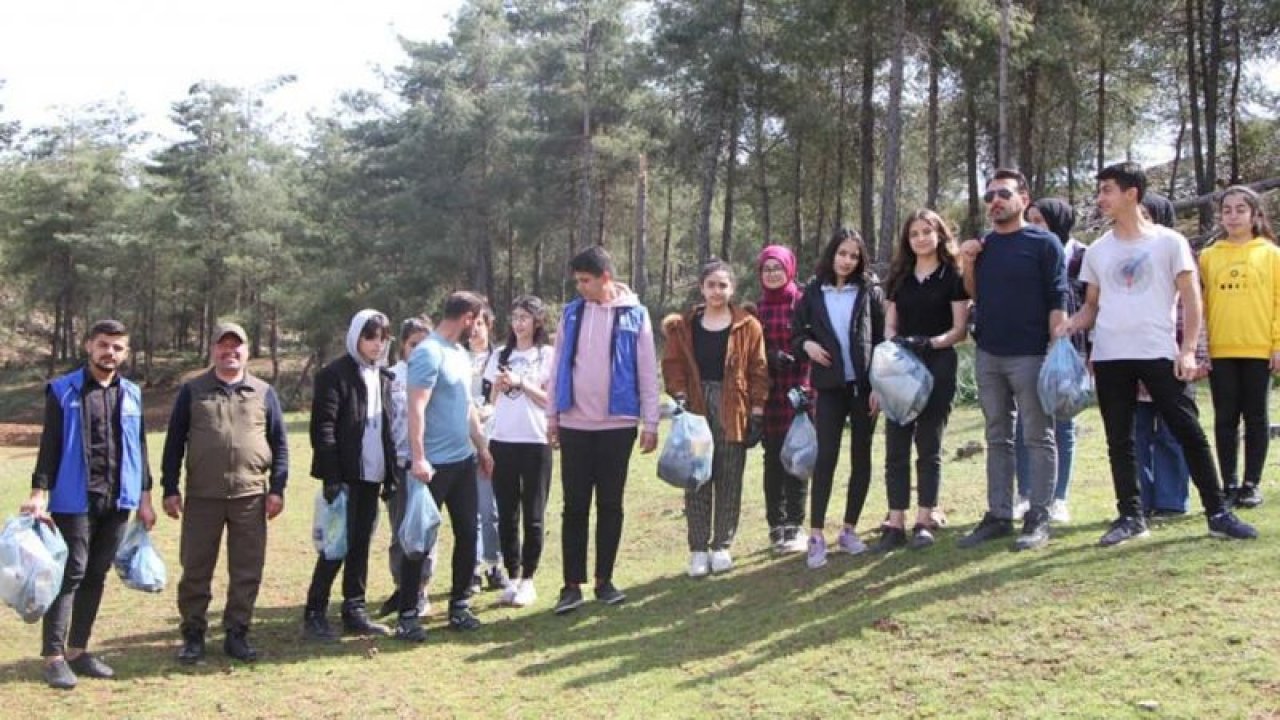 Gaziantep'te öğrenciler çevre temizliği yaptı