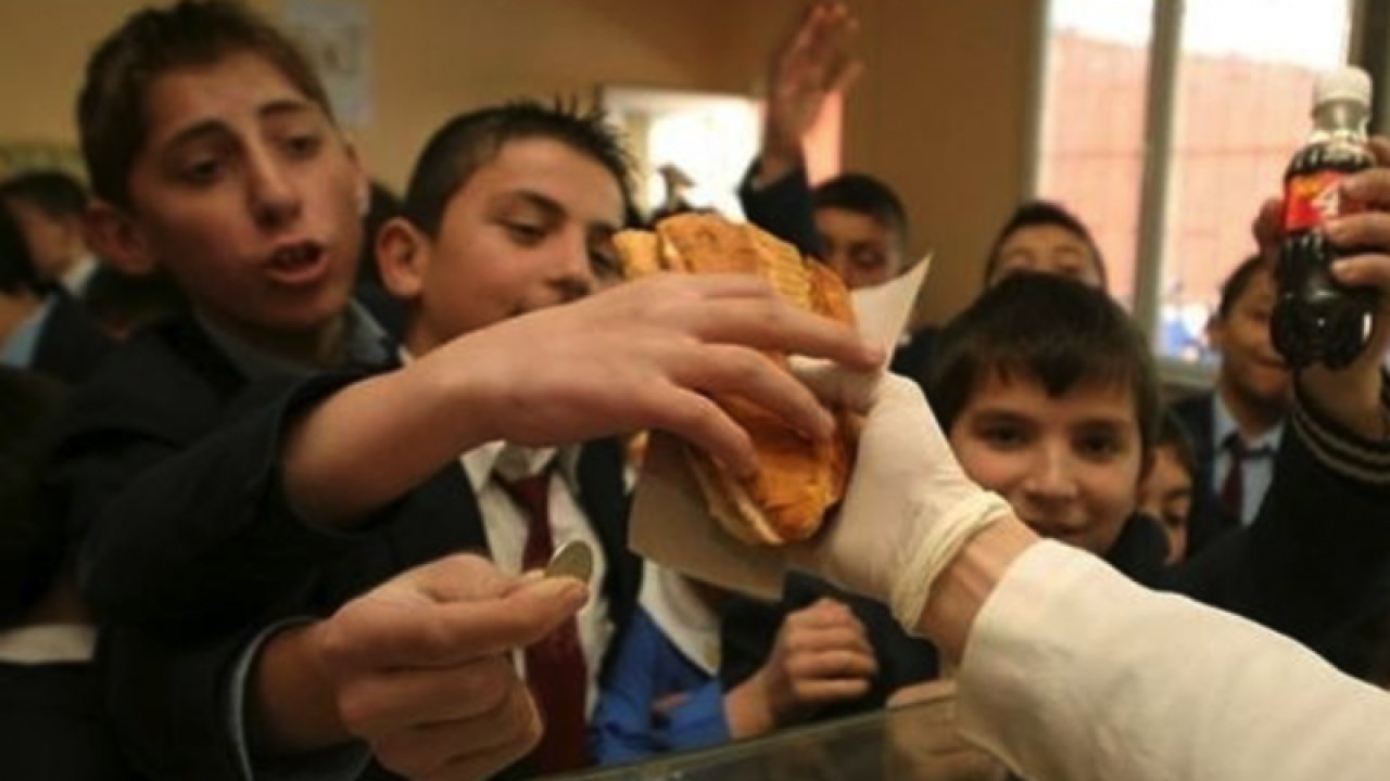 Gaziantep'te Okul Kantinleri'nde Astronomik Fiyatlar! Gaziantep'te kantinde tost 8 lira, ayran 2 lira  Öğrenciler: ''Canım çekiyor ama alamıyorum''