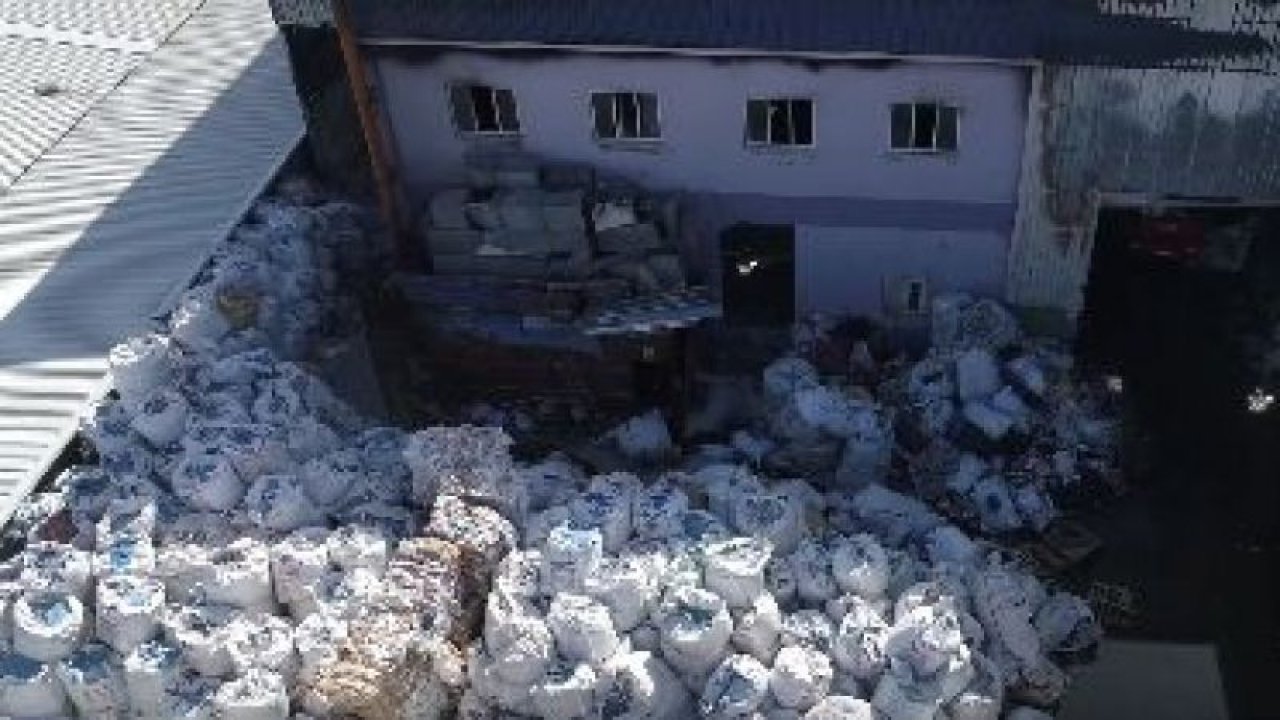 Gaziantep'te dün gece yanan fabrika havadan görüntülendi! Yangın nedeniyle fabrikada hasar oluştu.