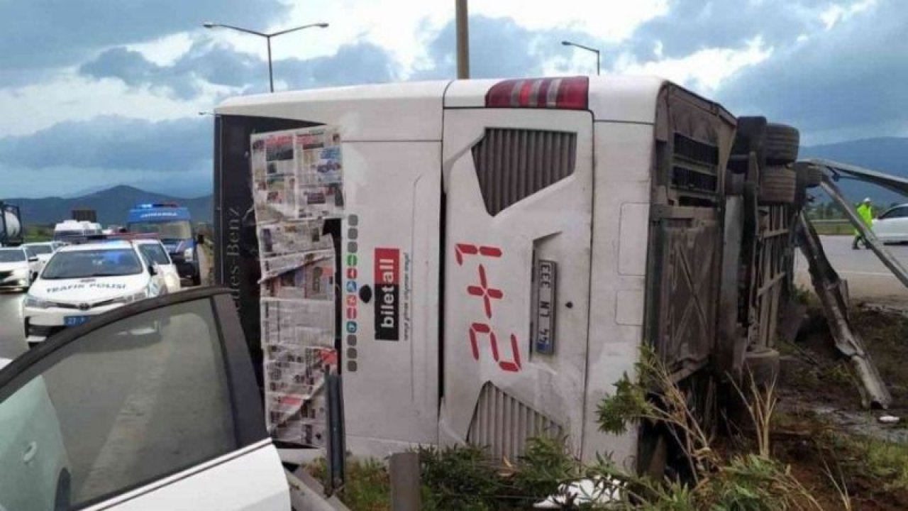 Son dakika: İşte Detaylar! Gaziantep’te yolcu otobüsü ile tır çarpıştı: 14 yaral!   Gaziantep yolunda feci kaza! Gaziantep Valisi Davut Gül kaza alanına gitti! Video Haber