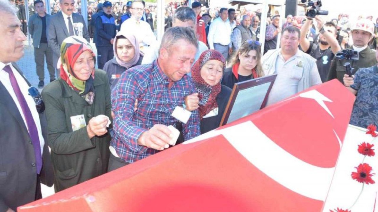 Gaziantep'te şehit olan Piyade Er Oktay Salar gözyaşları arasında defnedildi